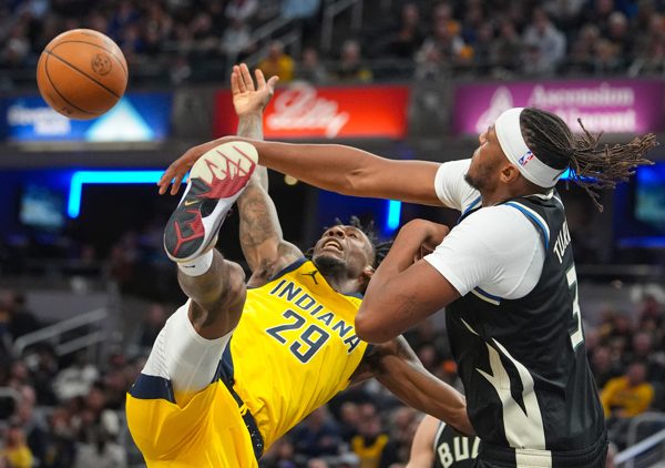 Complimentary Web Broadcasting: Bucks versus Rockets