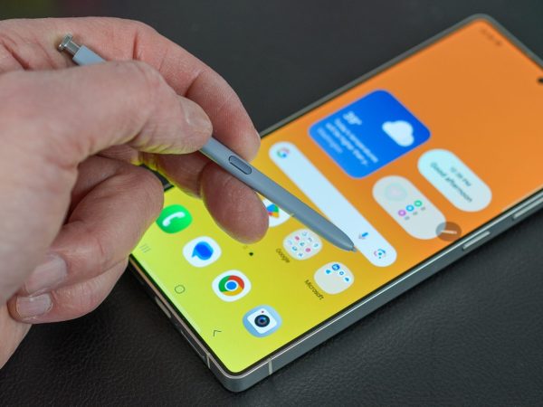 Review: I Would Opt for the Latest OnePlus 15 Instead of the Samsung Galaxy S25 Ultra