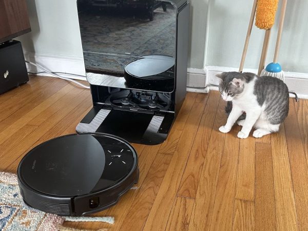 The Top Robot Vacuum for Pet Fur: Evaluated by My Cats and Myself