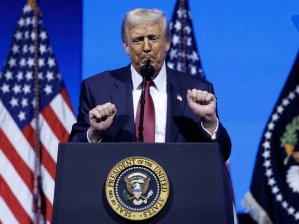 Trump Administration Alerts of Flight Cancellations Due to Shutdown Before Thanksgiving