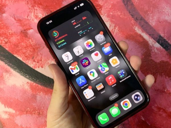 iOS 26 Glitch Makes Android Images Display Red in iPhone Camera Application