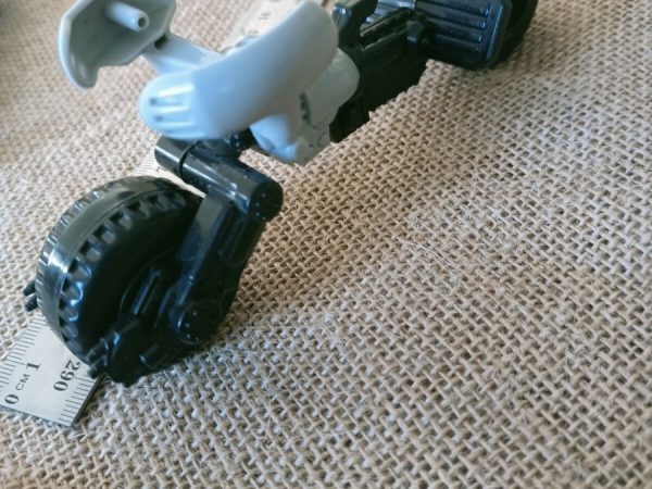 Lego DC Batman Building Figure and Bat-Pod Motorcycle Reaches All-Time Lowest Price on Amazon