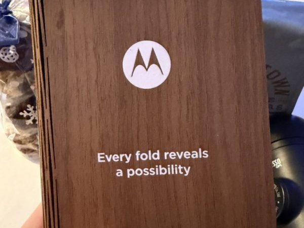 Motorola Could Introduce Book-Style Foldable Smartphone at CES 2026