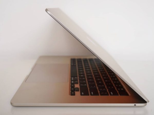 This $400 MacBook Air M1 Offer Is Too Great to Miss Out On