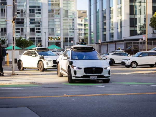 Waymo Autonomous Vehicle Seems to Navigate Into Opposing Traffic in Popular Clip