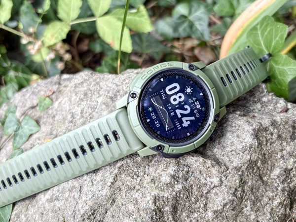 Does the battery life of the Coros Apex 4 provide a distinct advantage for multi-day competitions?