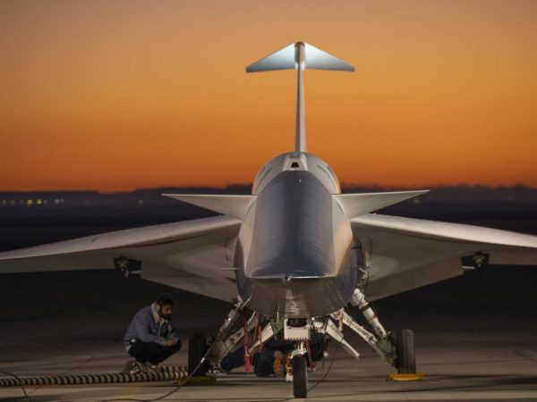 Pilot Undeterred by NASA’s Test Aircraft Without Front Window